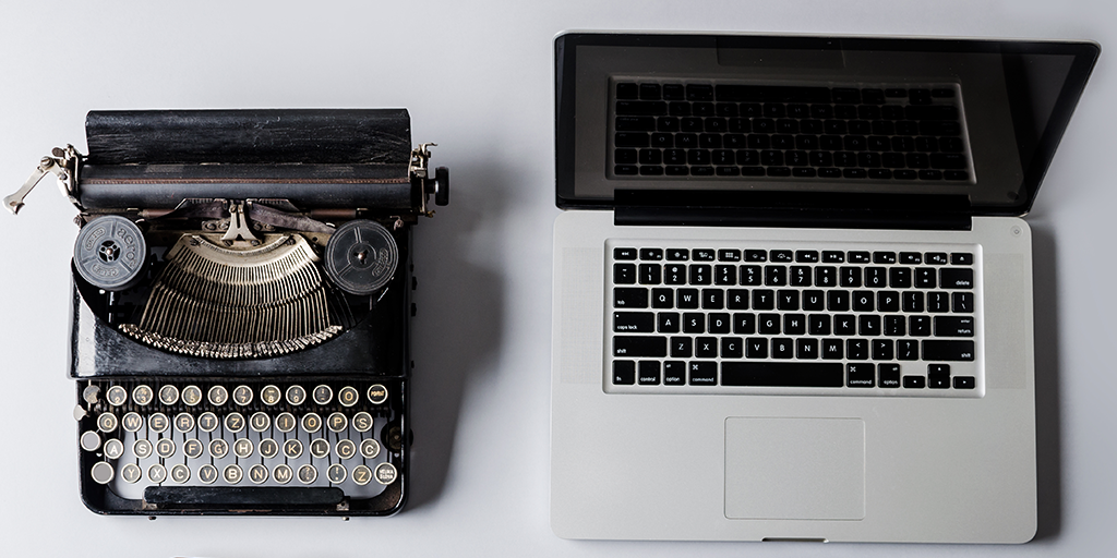 machine à écrire et macbook