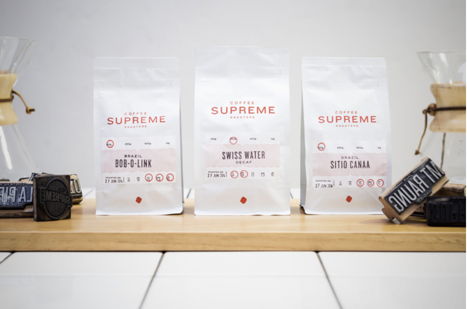 Paquets avec différentes étiquettes Coffee Supreme