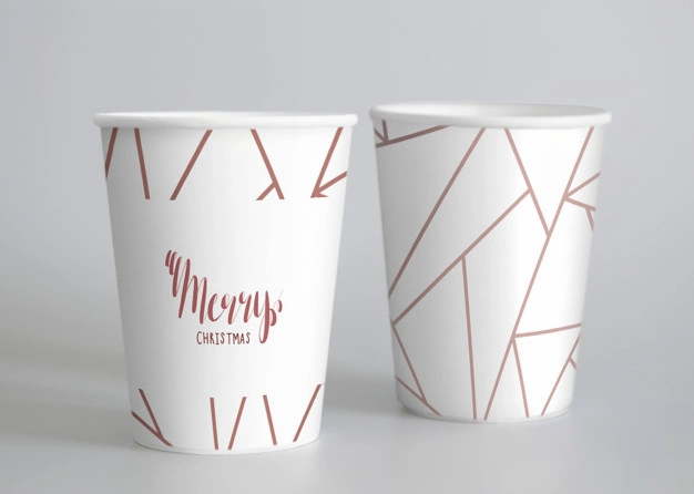 gobelet en carton avec inscription "Merry christmas" et design 360° autour du gobelet